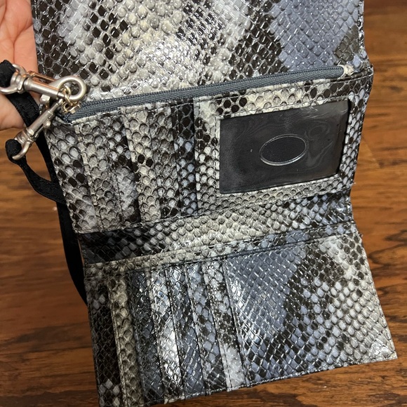 Guess small wallet - Picture 2 of 9